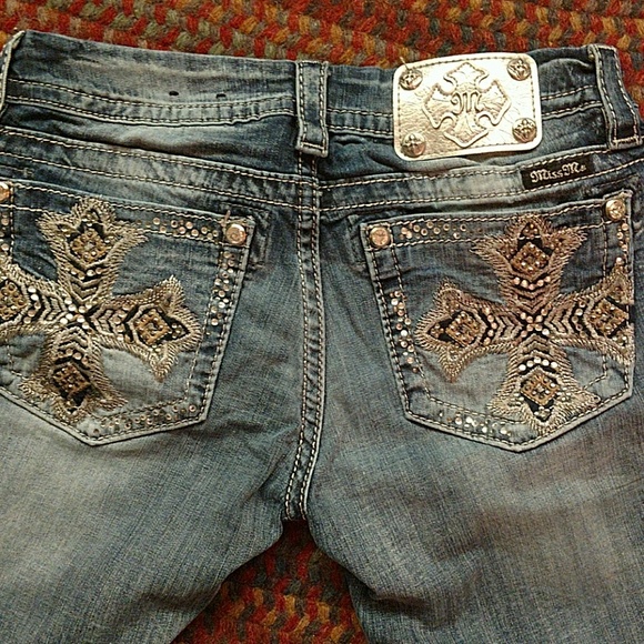 Miss Me Denim - Miss Me, gorgeous pockets!! Lots of bling!